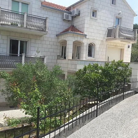 דירה Nives