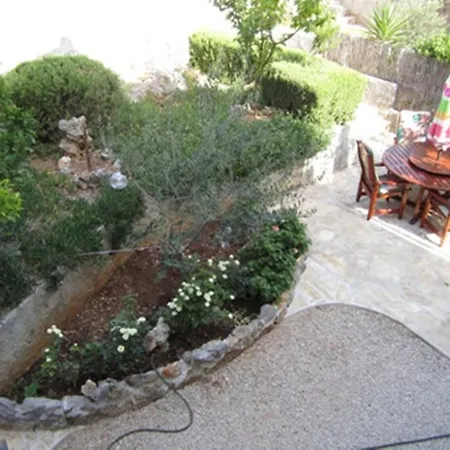Nives Appartement Supetar