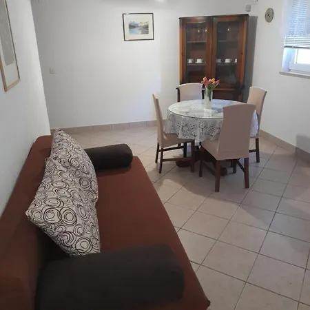 Appartement Nives Supetar