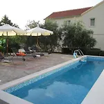 Nives * Supetar