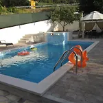 Nives Appartement Supetar